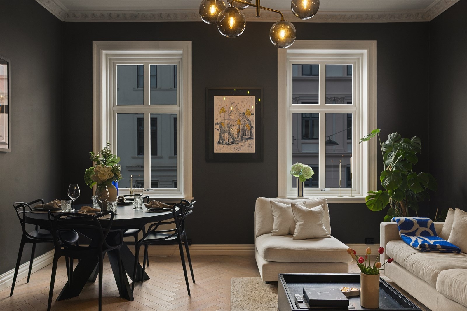 Leiligheten ligger i 3. etasje og inneholder entré, bad, soverom, kjøkken og stue. Galleribilde