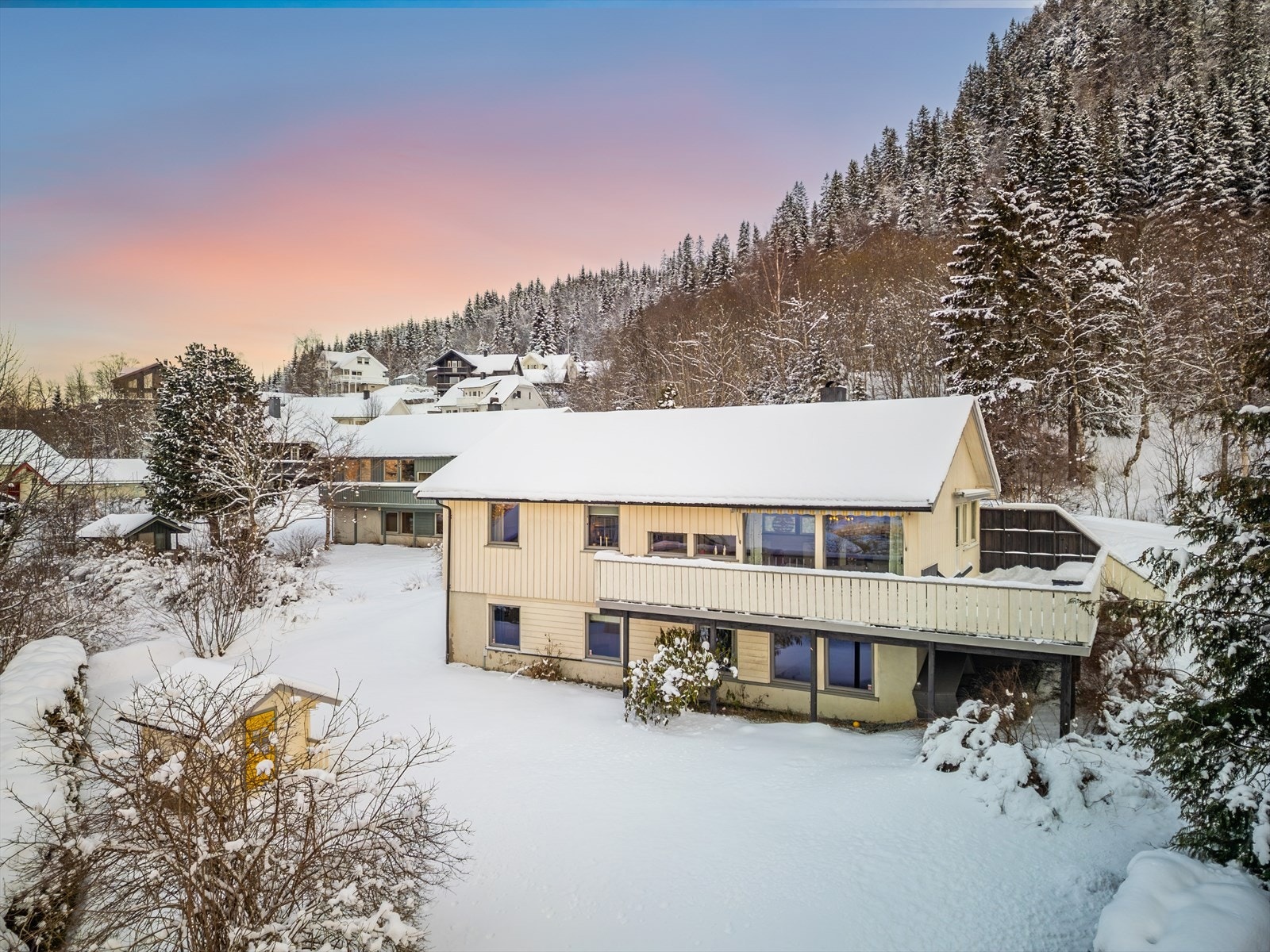 Bilder tatt av Interiørfoto v/ Haukdal Galleribilde