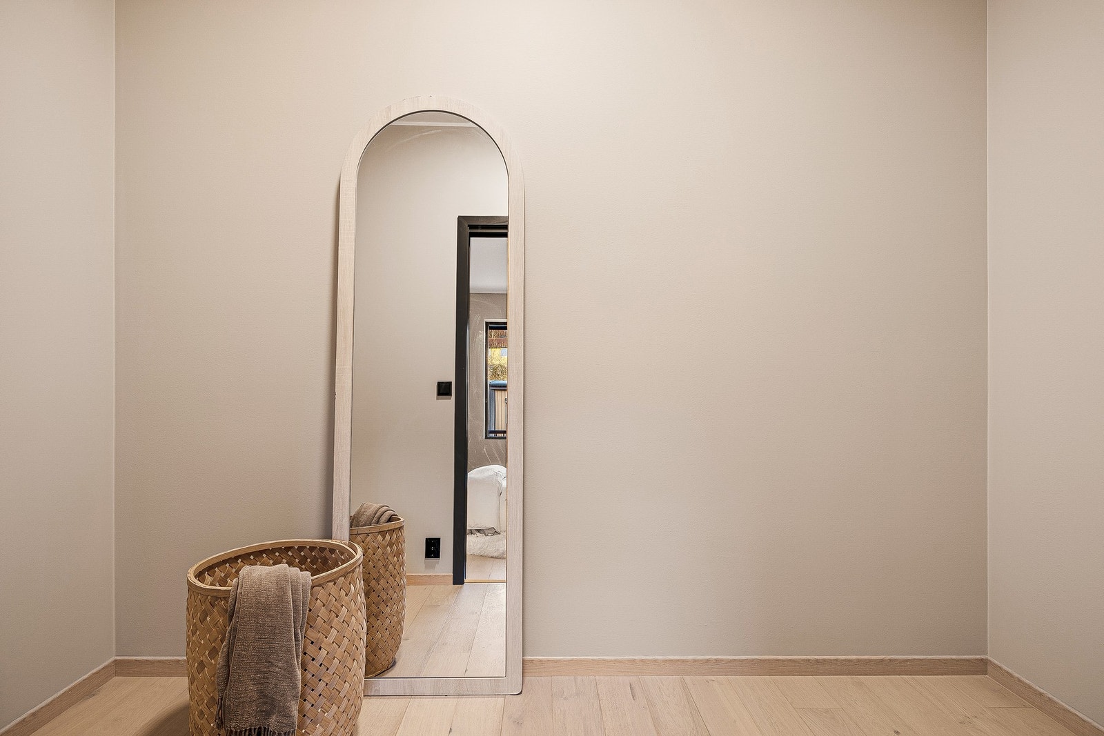 Garderoben er klar for at ny eier kan innrede med garderobeløsning etter eget ønske. Galleribilde