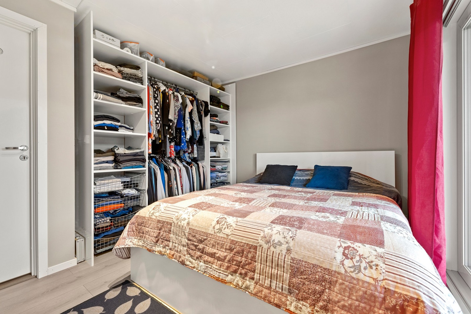 Rommet er godkjent for varig opphold men ikke omsøkt som soverom, les mer under "midlertidig brukstillatelse og ferdigattest". Galleribilde