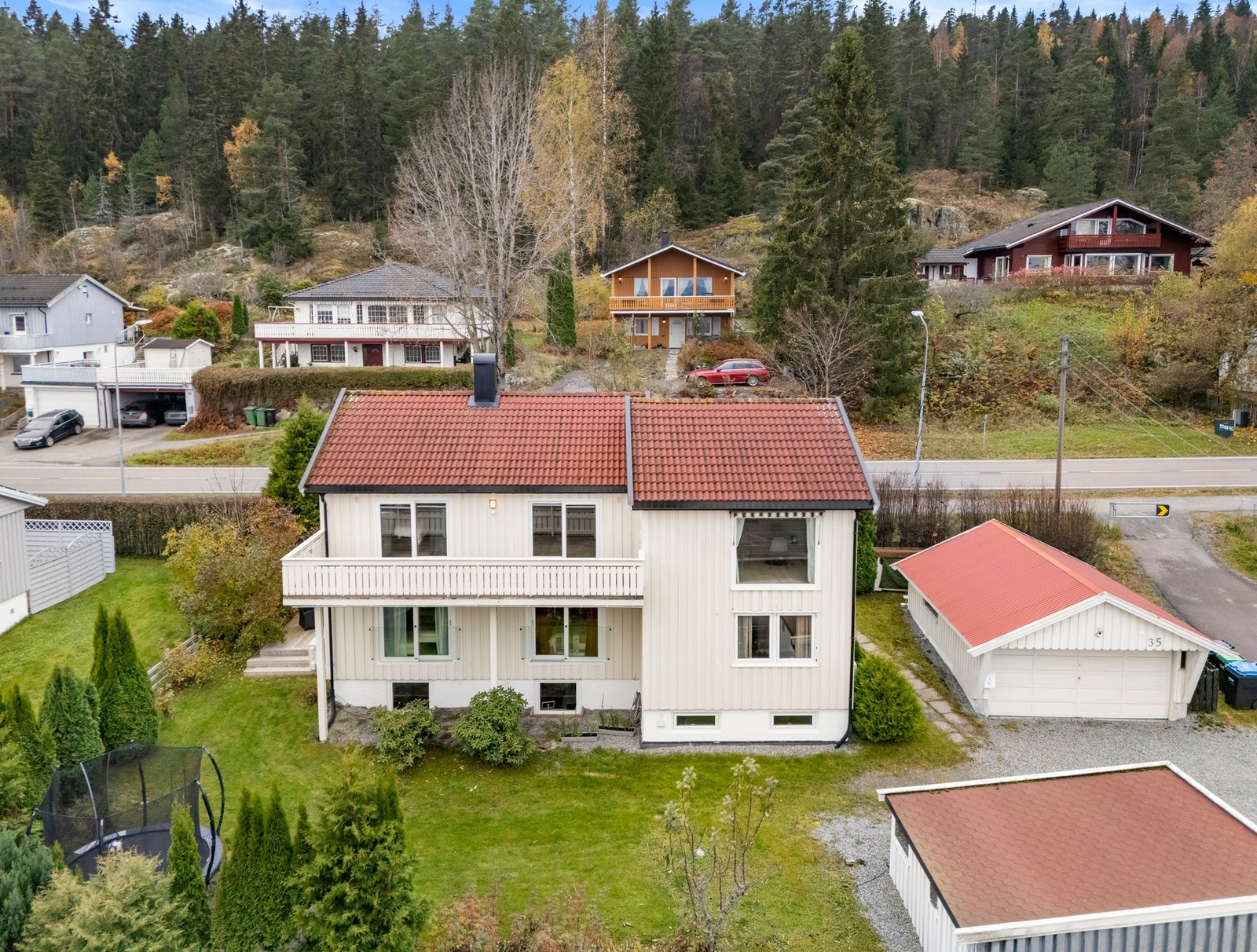 Fra Aamodtterrassen 35 er det kort vei til et eldorado av tur- og friluftsområder. Galleribilde