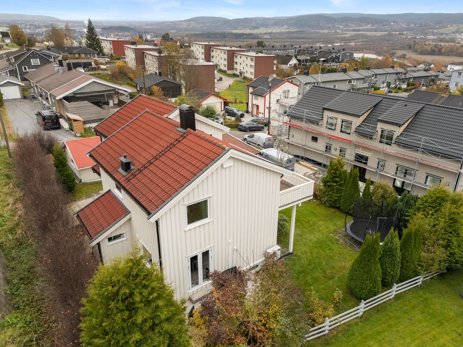 Den daglige handelen kan enkelt gjøres ved Kiwi Rælingen eller Joker, på vei hjem fra jobb. Galleribilde