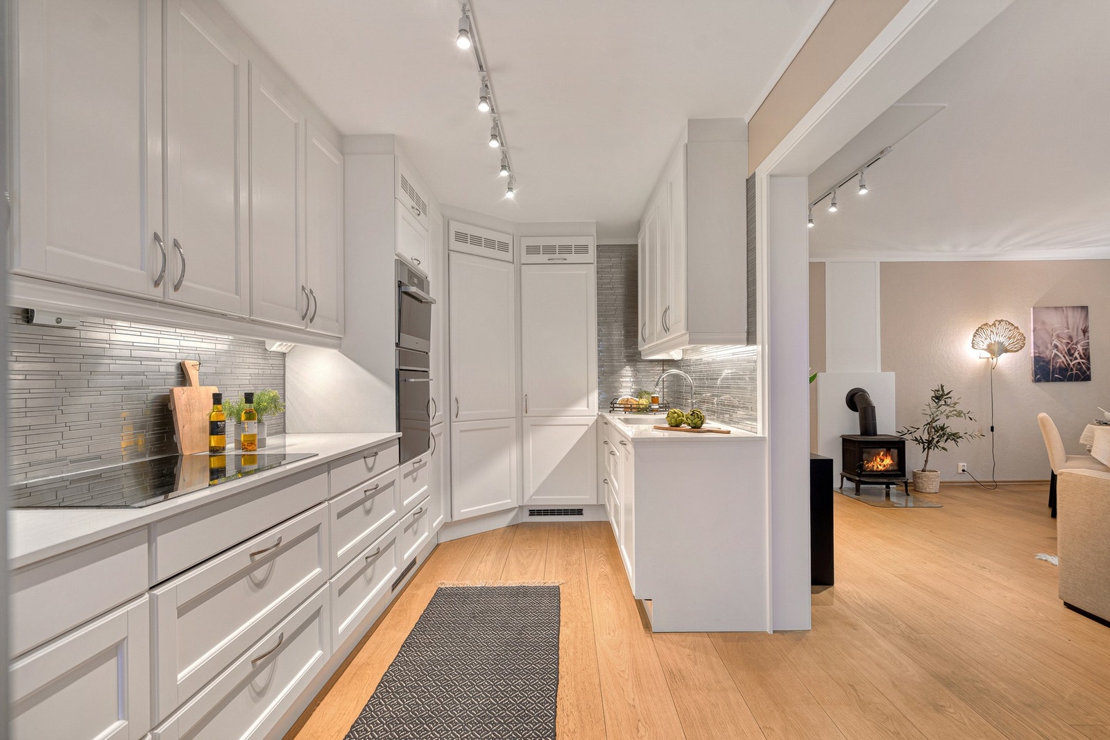 Svært funksjonelt og arbeids vennlig kjøkken Galleribilde