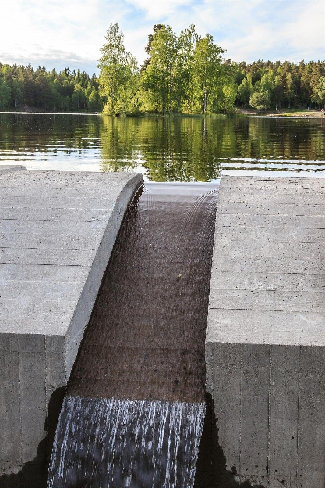Vesletjern er et flott badevann i Lillomarka og som ligger i gangavstand fra boligen. Galleribilde