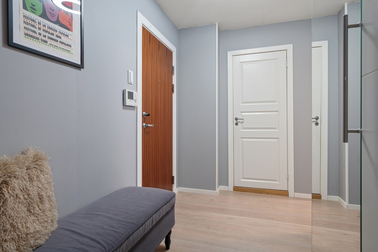 Praktisk entré med god plass til yttertøy og sko. Galleribilde