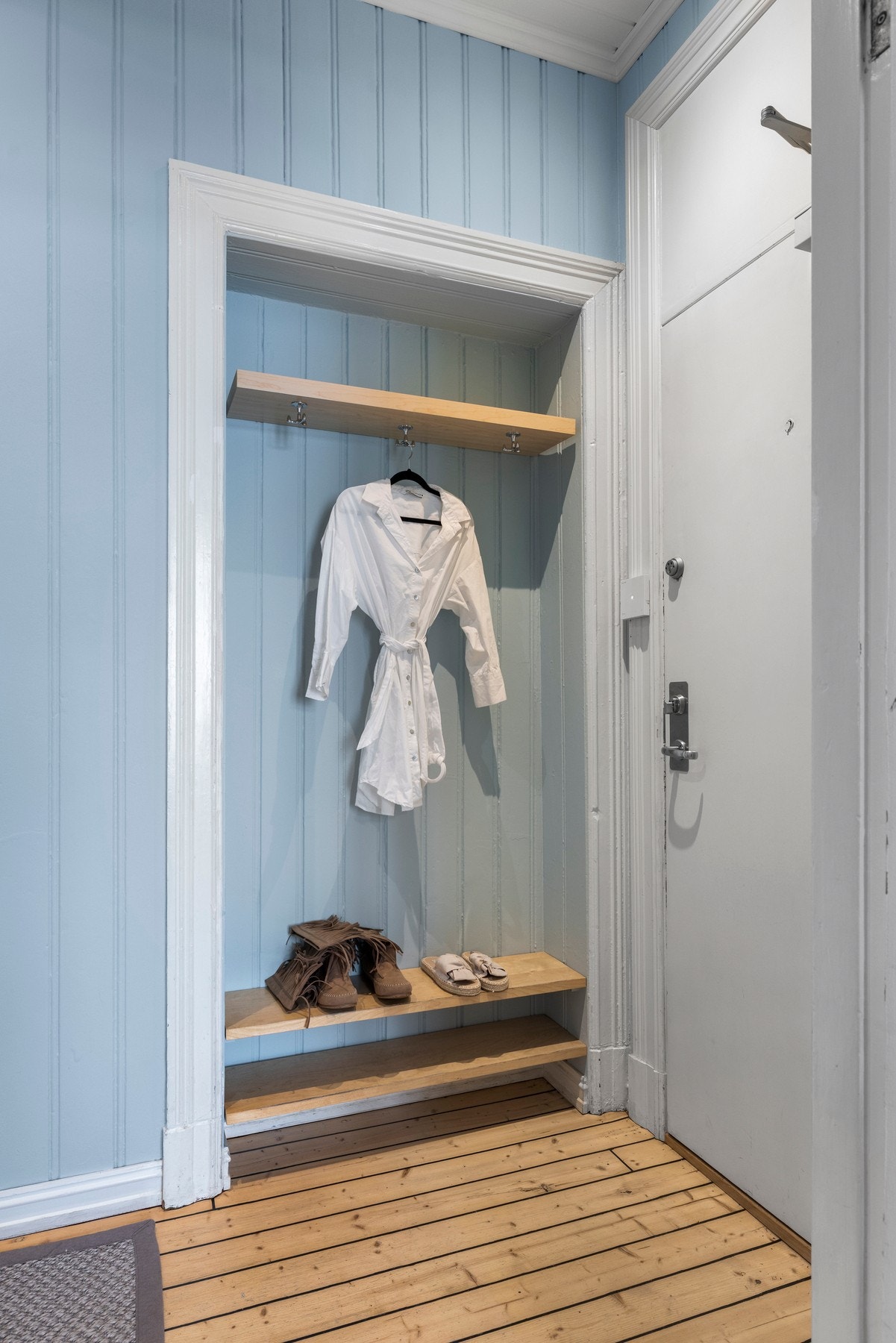 - Hyggelig entré med plass til oppbevaring av yttertøy og sko - Galleribilde