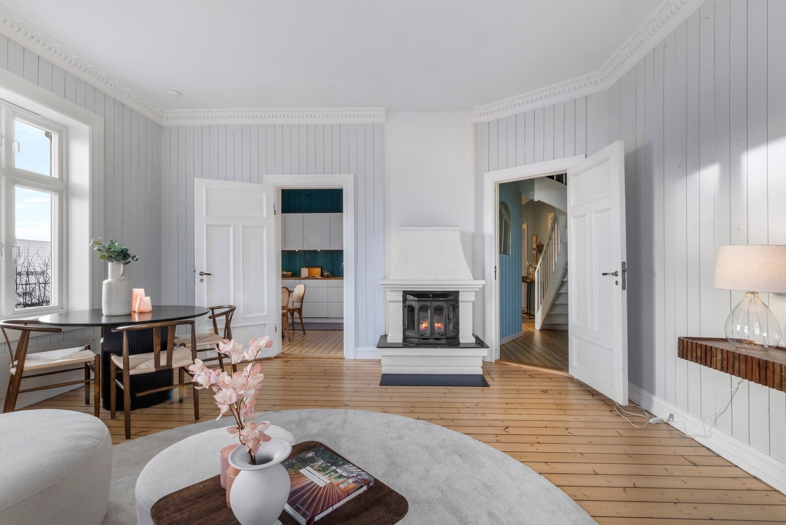 - Koselig peisovn med støpejerns innsats - Galleribilde