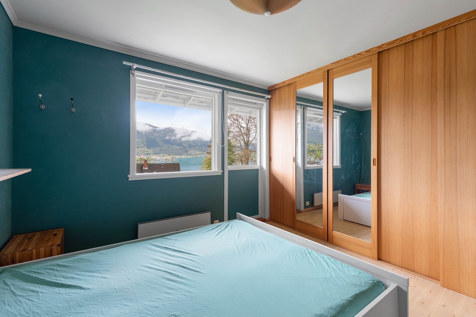 ... 2 soverom med god plass til seng og garderobeløysingar... Galleribilde