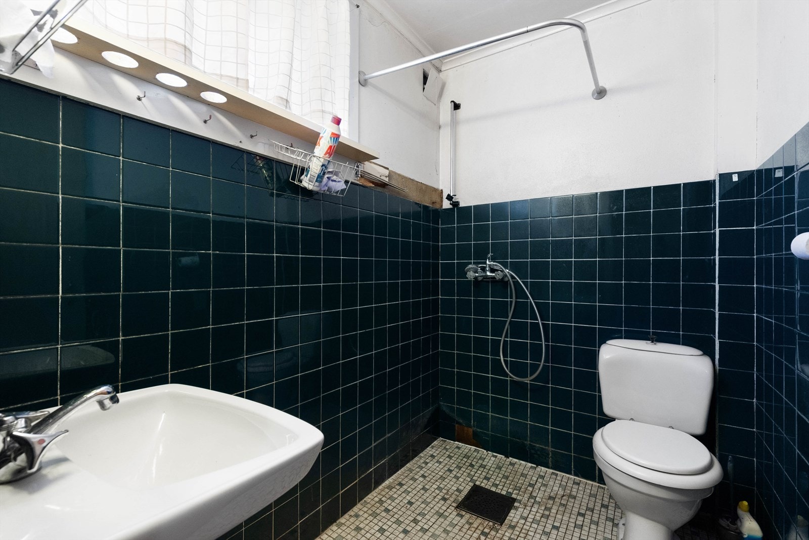 Flisa bad med oppgraderingsbehov. Galleribilde