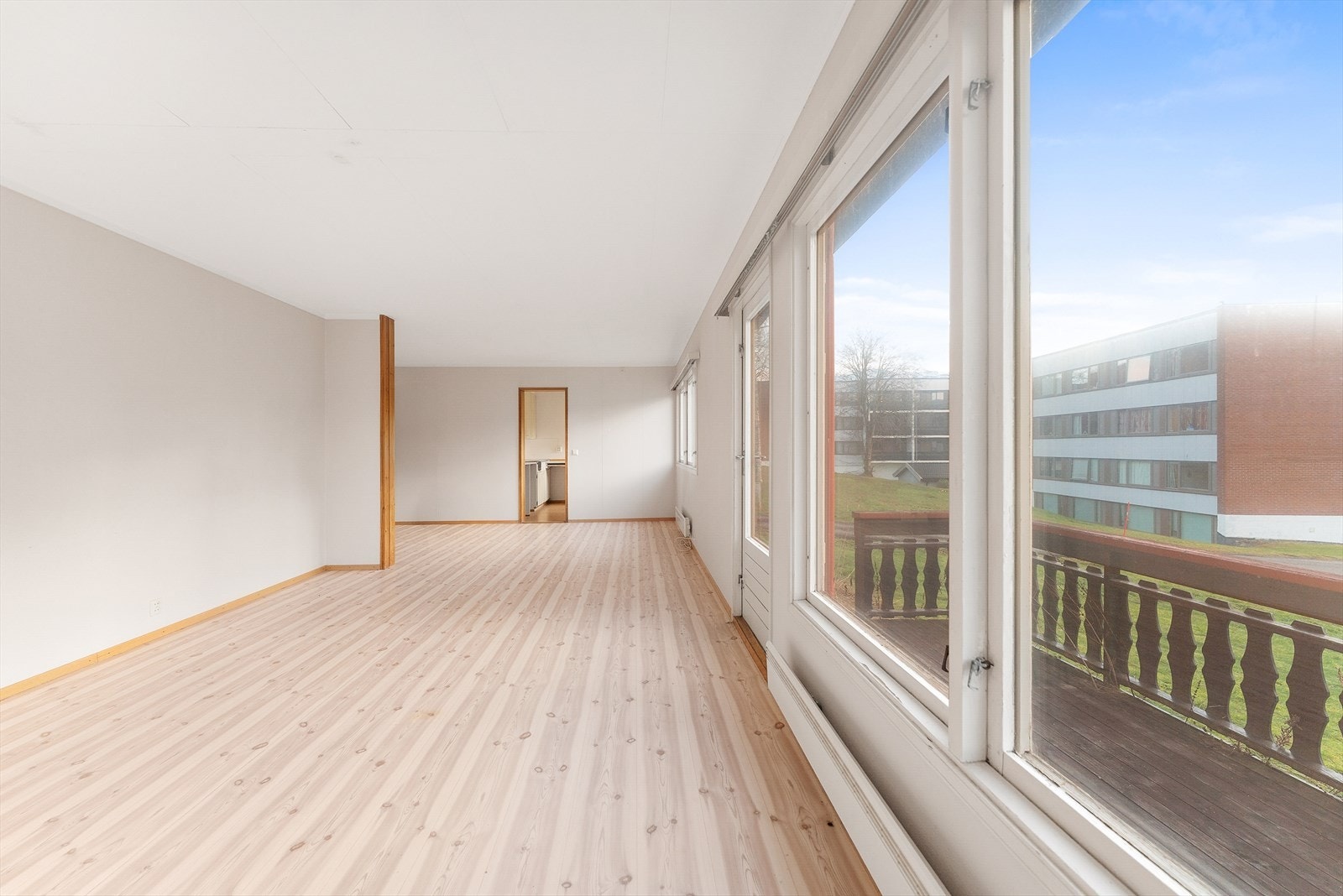 Stue mot kjøkken Galleribilde