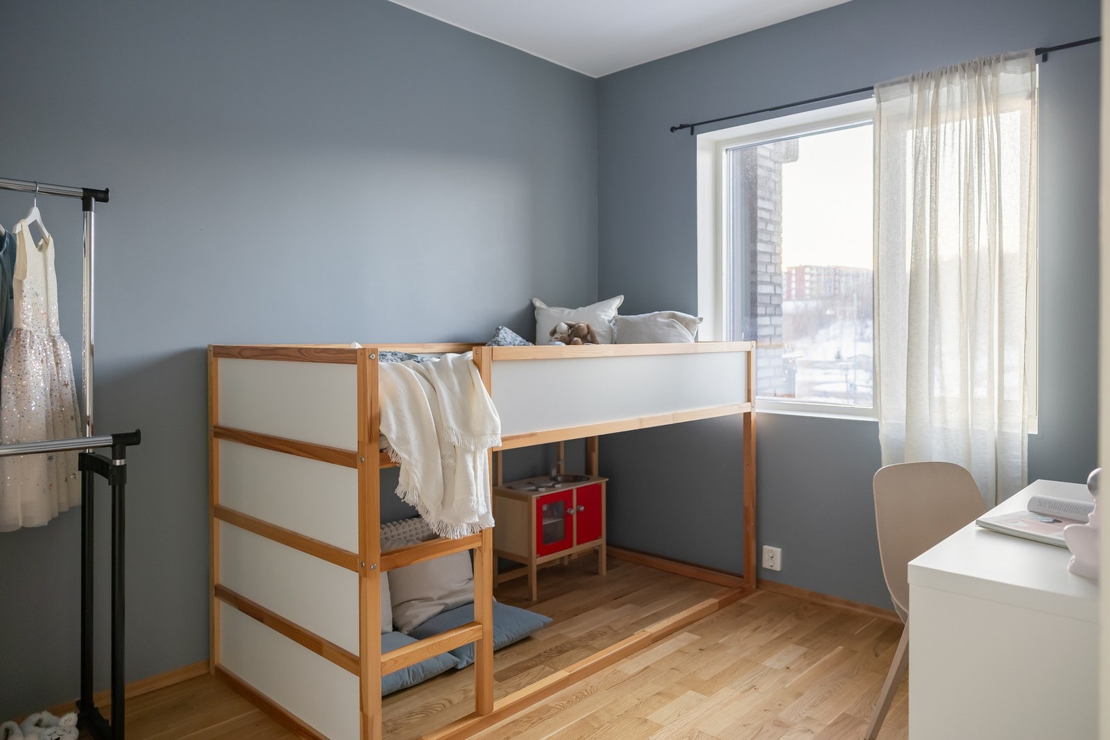 Soverom 3 har en svært praktisk tilliggende walk-in-closet. Galleribilde