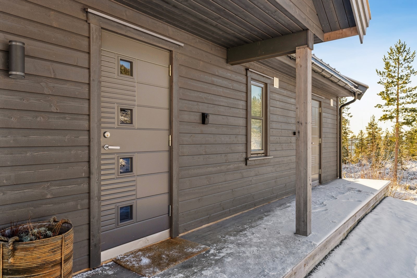 Hyggelig overbygget inngangsparti Galleribilde