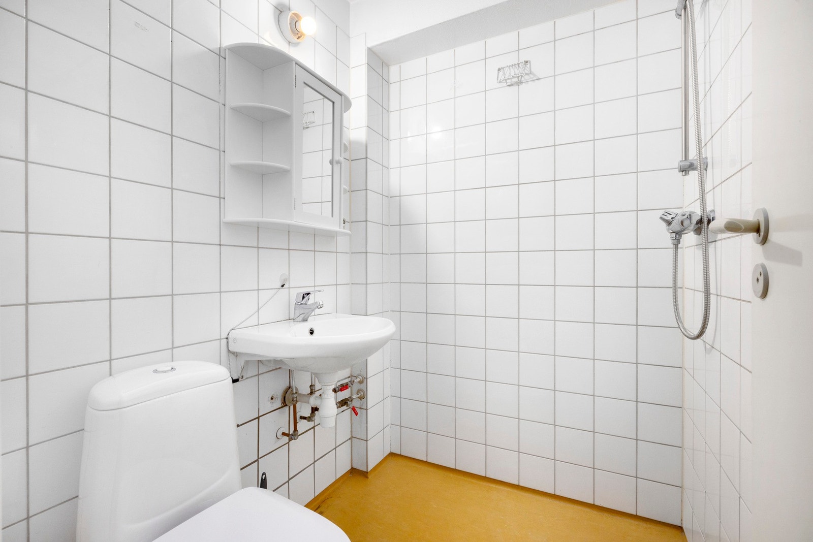 Bad med dusjhjørne. Galleribilde