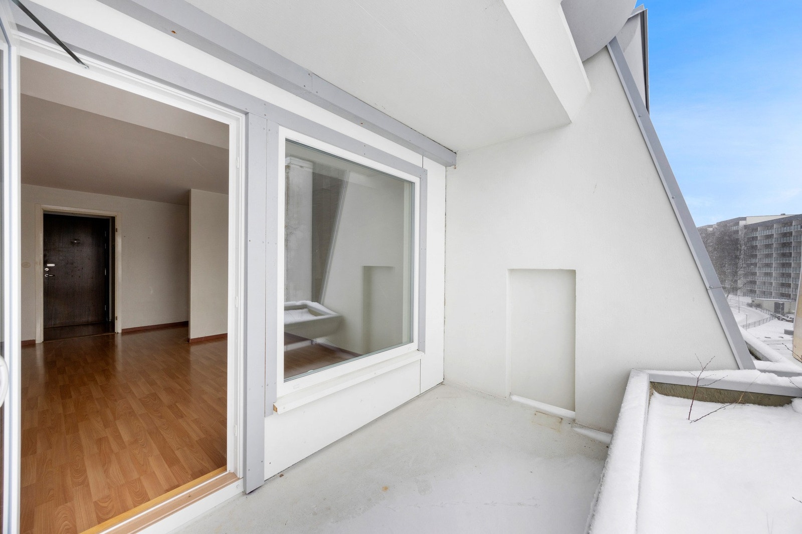 Rikelig med plass til utemøbler - et perfekt sted for late sommerdager! Galleribilde