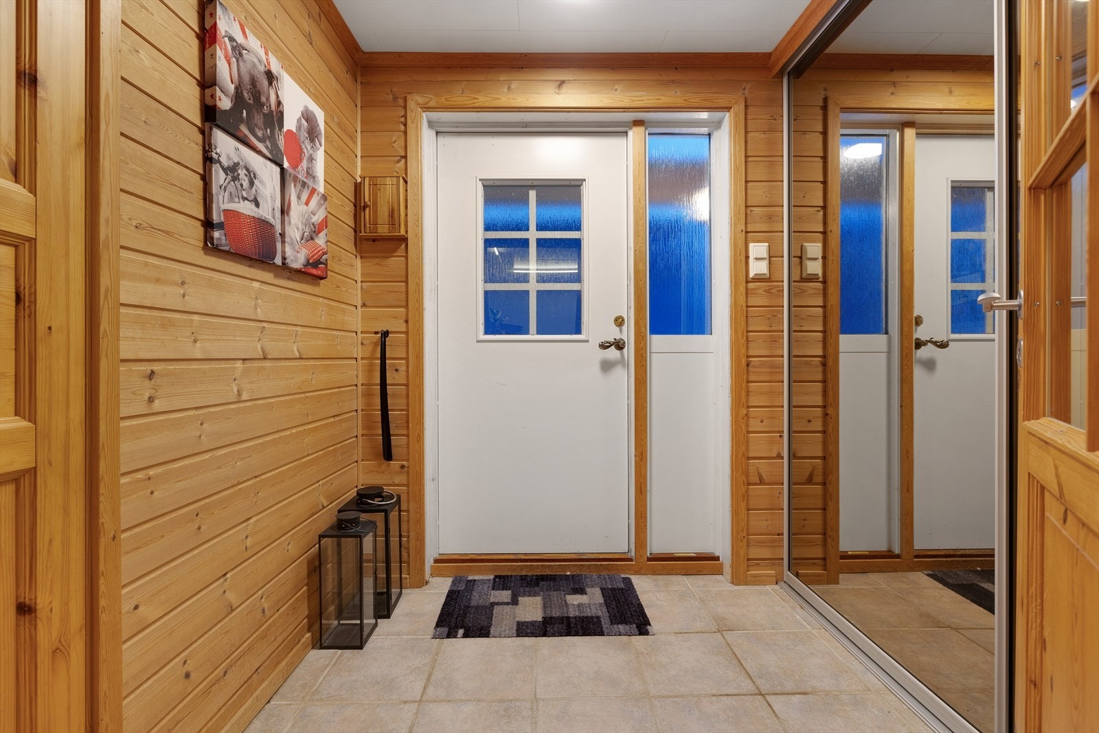 Inngangsparti utleiedel
med skyvedørsgarderobe Galleribilde