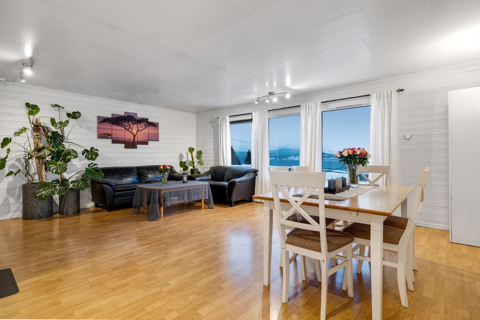 Plass til spisestuemøblement Galleribilde