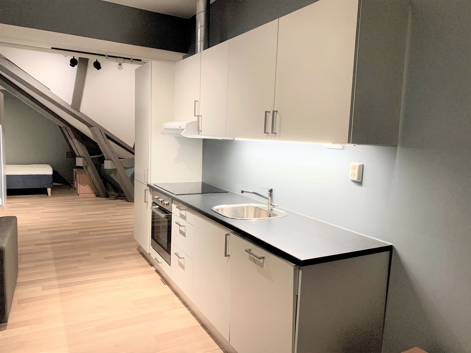 Kjøkken mot sovealkove Galleribilde