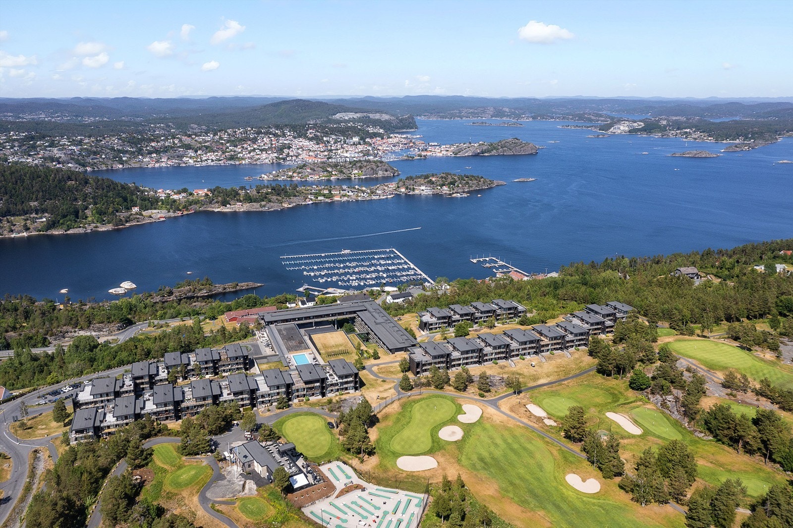 Med leiligheten medfølger pliktig spillerett som gir medlemskap i Kragerø Golfklubb, en av landets beste golfbaner Galleribilde