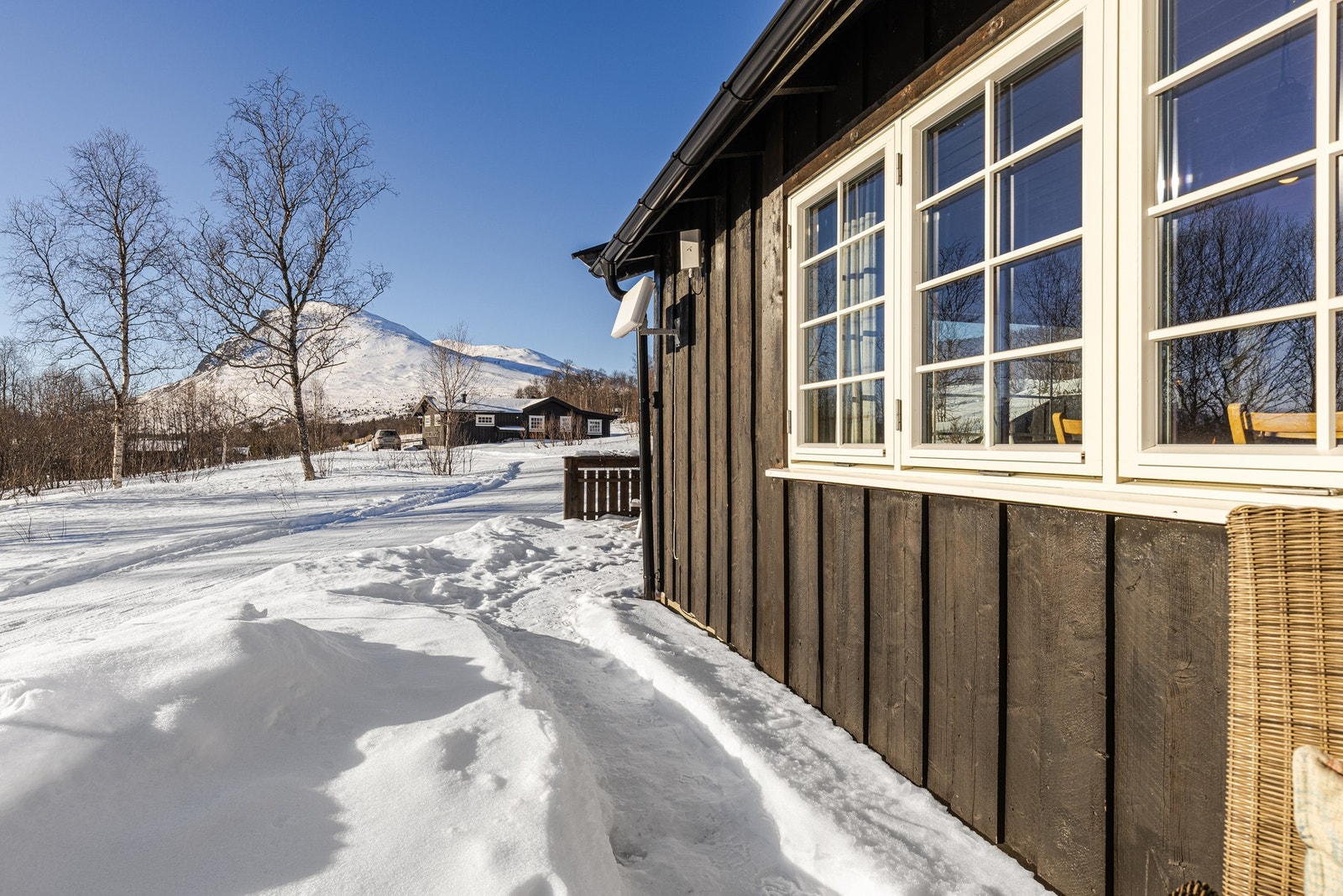 Utsikt mot Lykkjas landemerke Skogshorn! Galleribilde