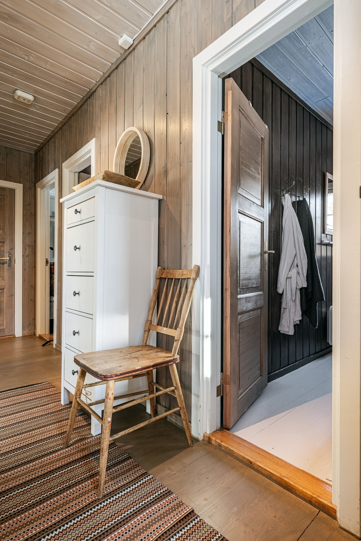 Romslig gang. Galleribilde