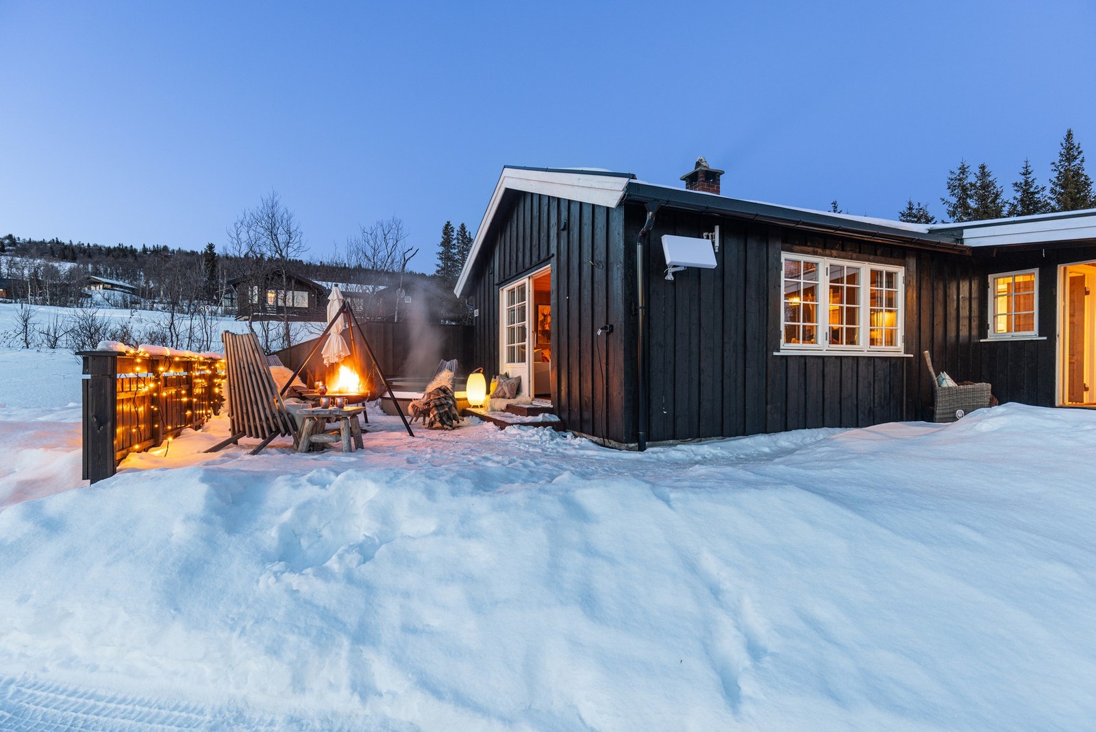Blåtimen er fantastisk på terrassen. Galleribilde