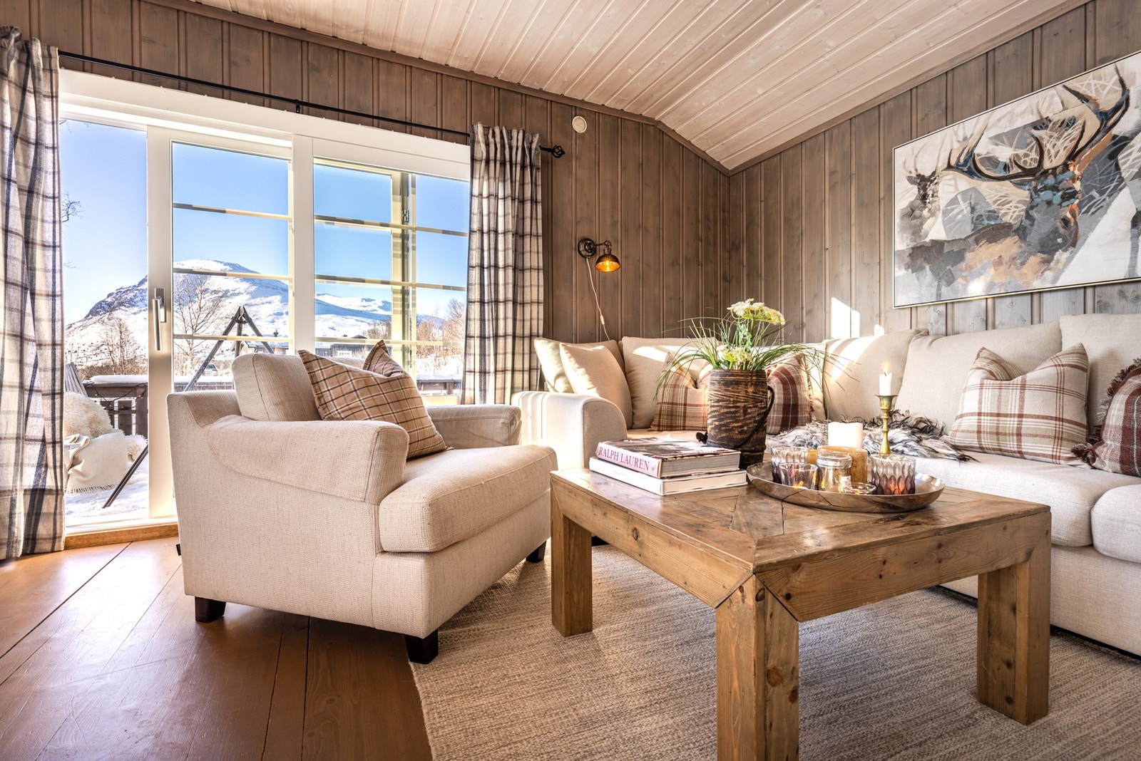 Her kan du enkelt finne roen med en fantastisk utsikt i retning Skogshorn. Galleribilde