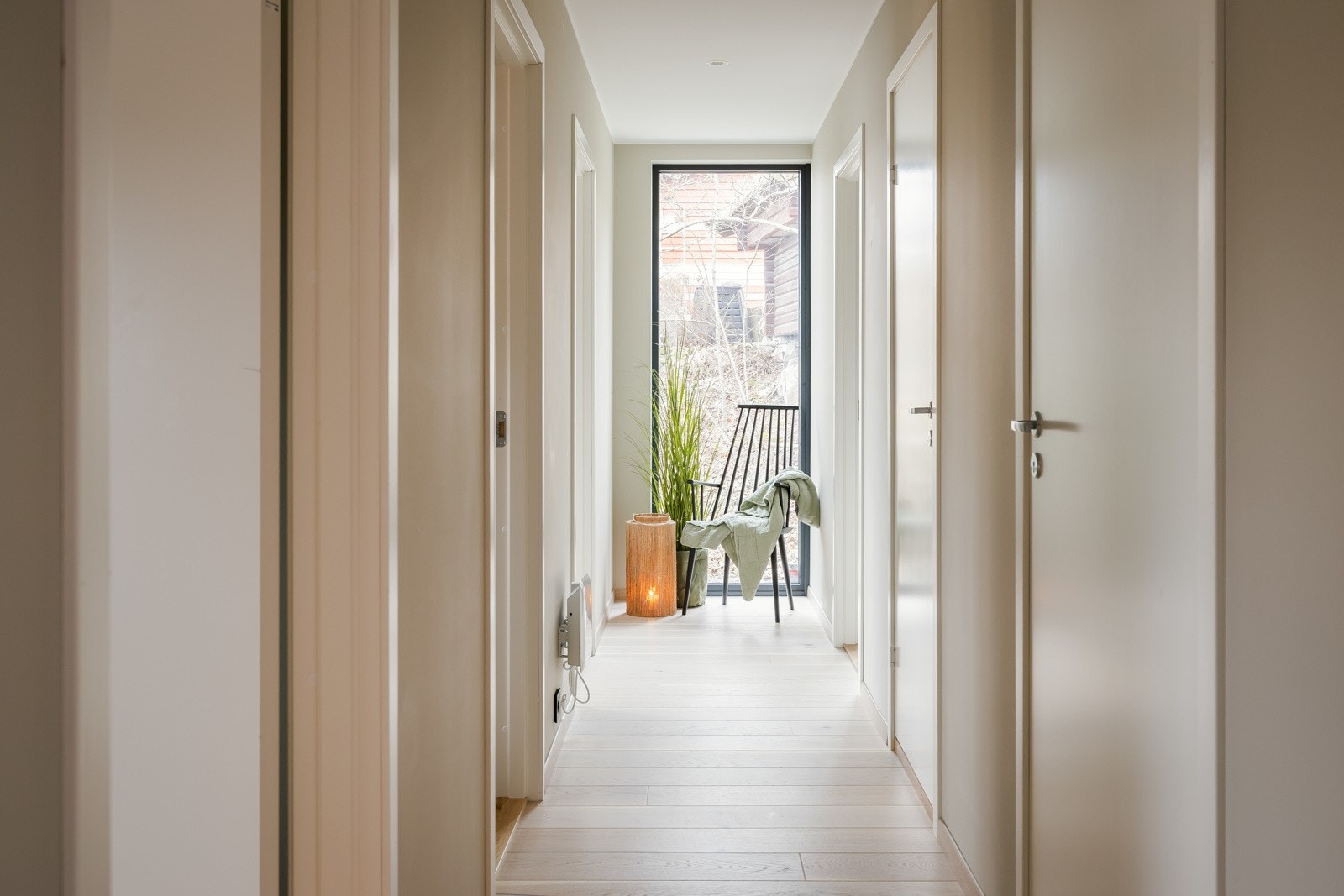 Soveromsavdeling i sokkeletasjen med bad, 4/5 soverom, evt. utnyttet med tv-stue og/eller treningsrom. Galleribilde