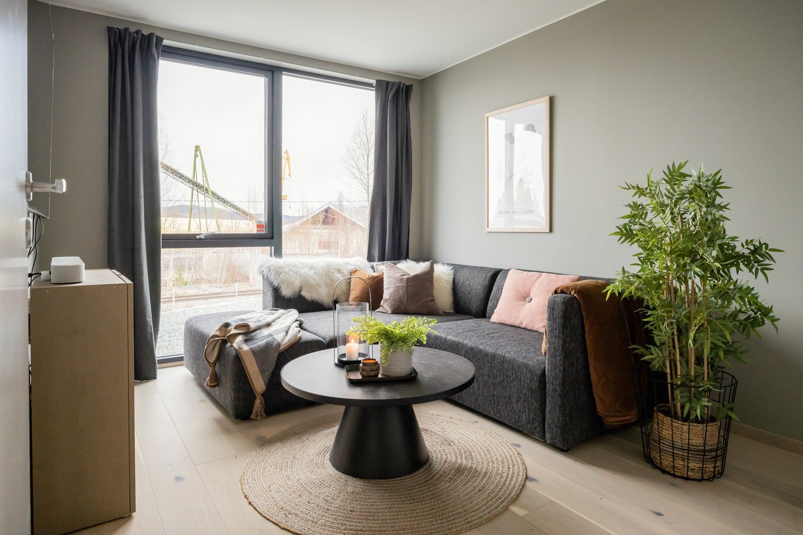 Sokkeletasjen innehar et all-rom på ca. 11 kvm som har blitt benyttet som tv-stue. Galleribilde