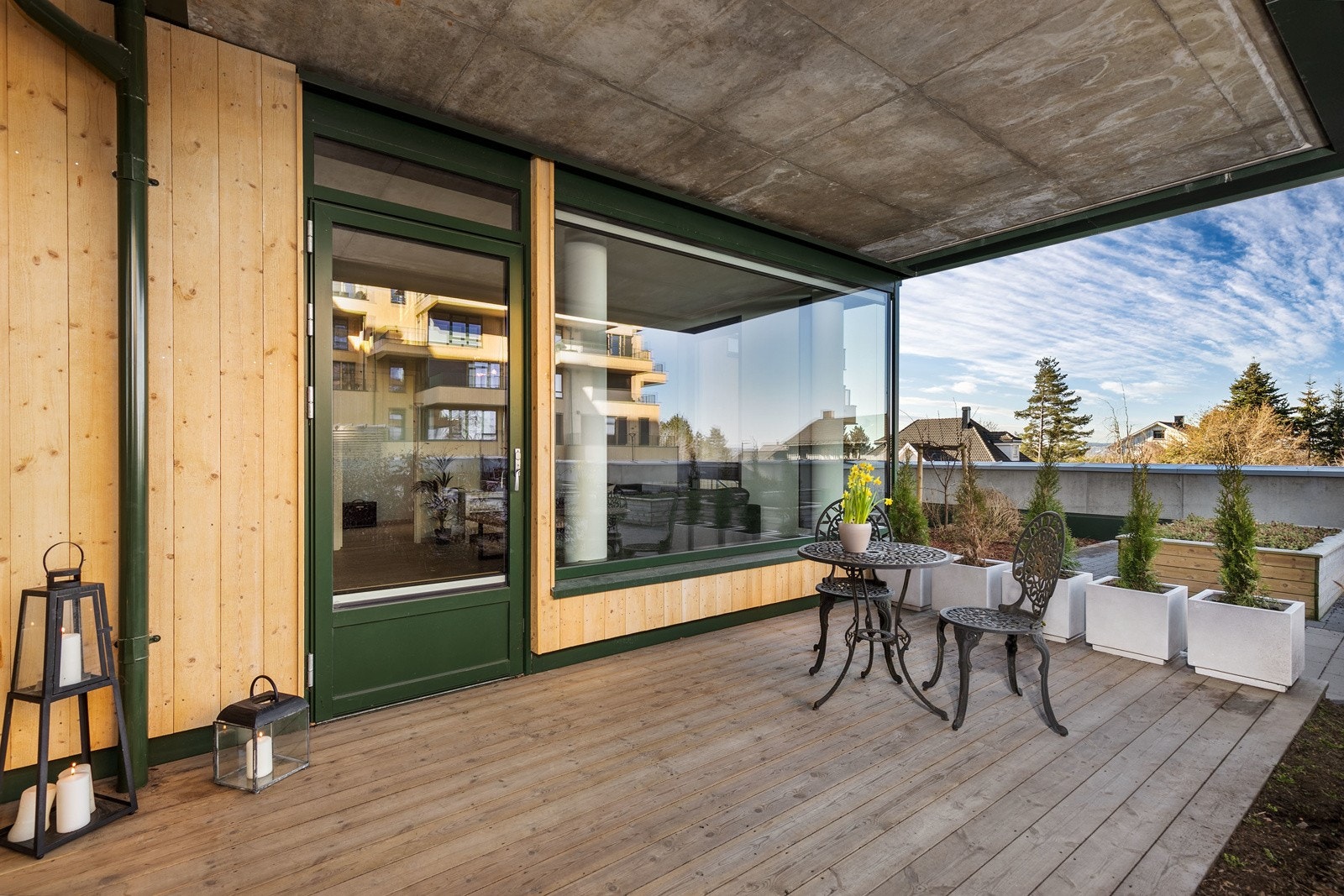 Nyere og innbydende 3-roms leilighet i det populære boligprosjektet Gotaasalléen - Hagehuset, midt i sentrum av Jessheim! Galleribilde