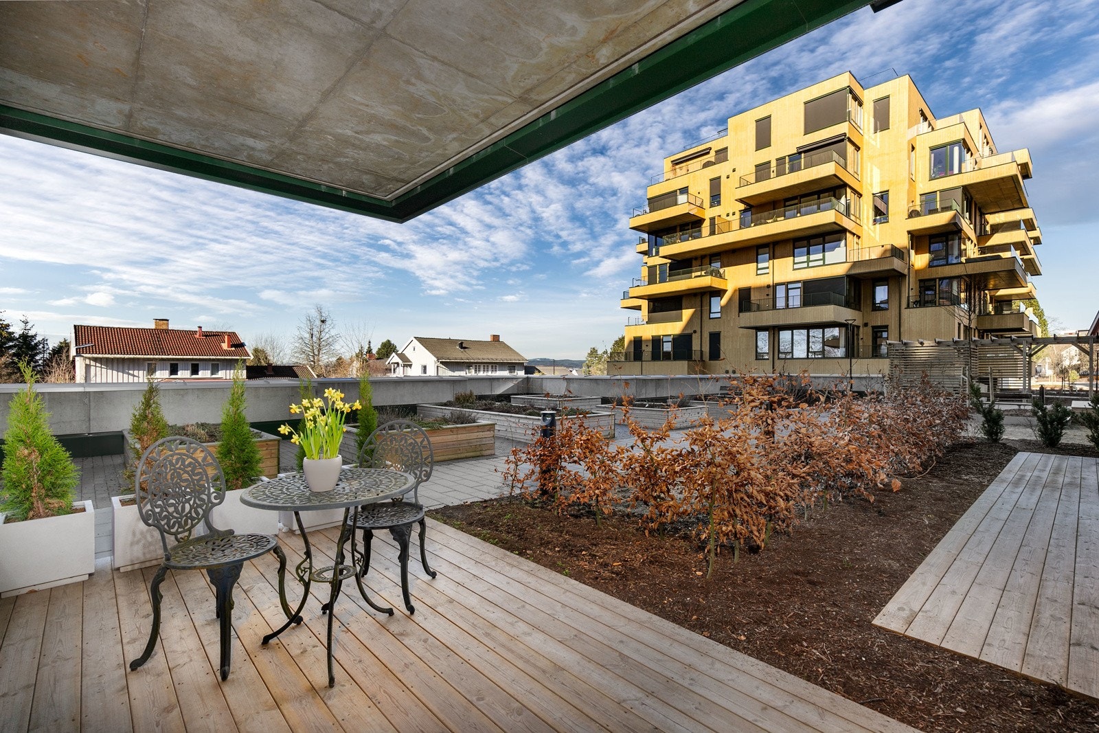 Leiligheten har en nordvestvendt beliggenhet med moderne løsninger og gjennomført høy standard i materialvalgene. Galleribilde