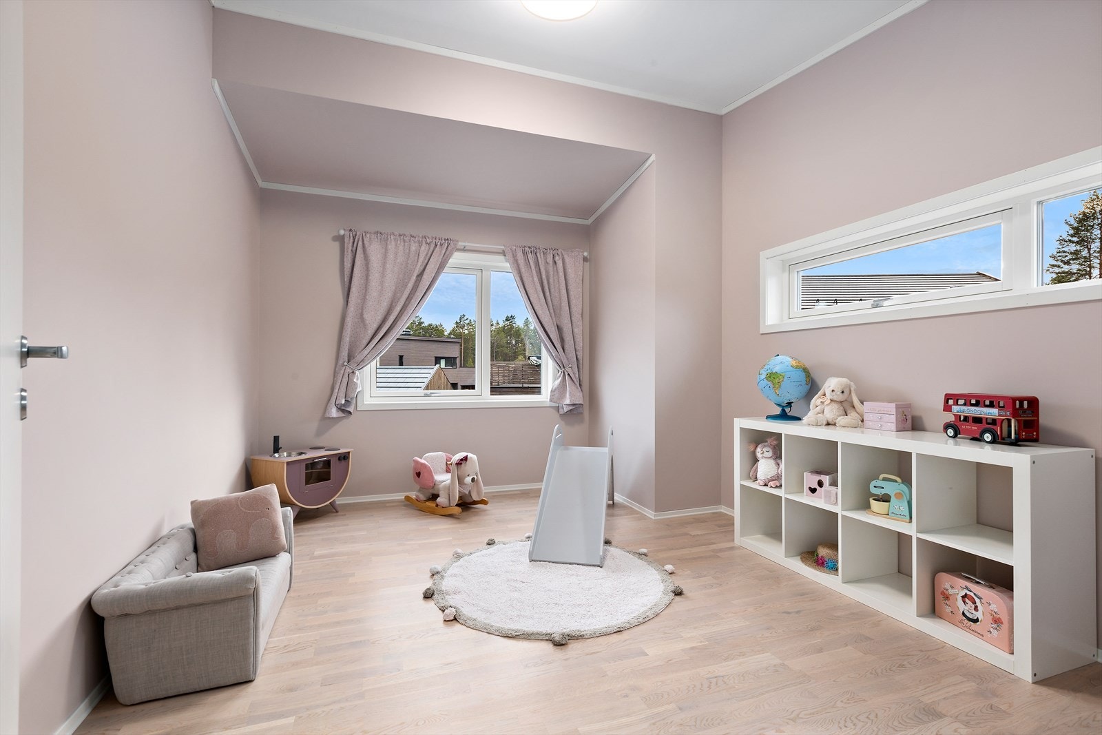 Romslige soverom i boligen som er perfekte som barnerom, gjesterom eller kontor. Galleribilde