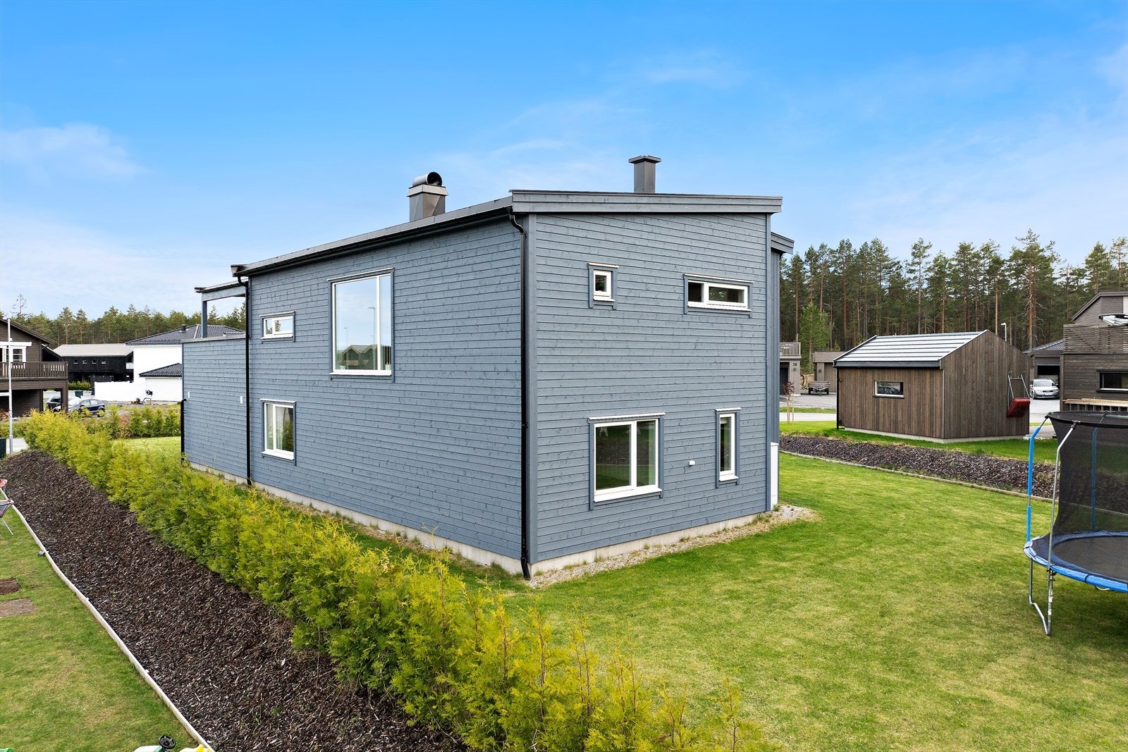 Røyksoppløkka 35 har en svært god intern beliggenhet på Ormåsen. Galleribilde