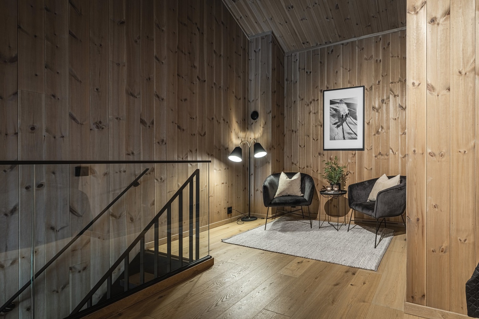 Hems stue med hyggelig lesekrok. Perfekt sted for å kunne trekke seg litt tilbake. Galleribilde