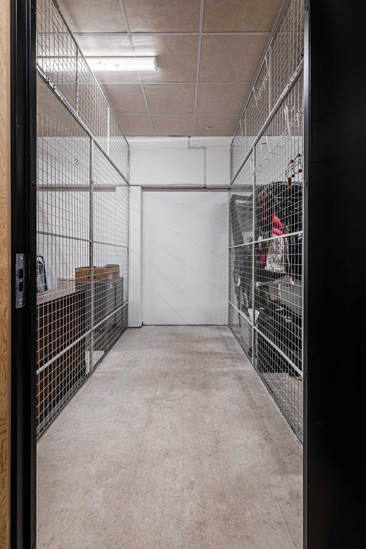 Romslig bod på ca. 5 kvm. Galleribilde