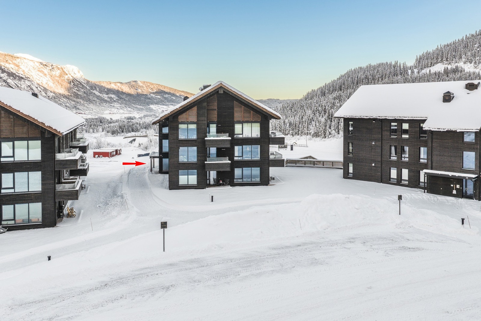 Inngangspartiet til bygget markert på bildet. Galleribilde