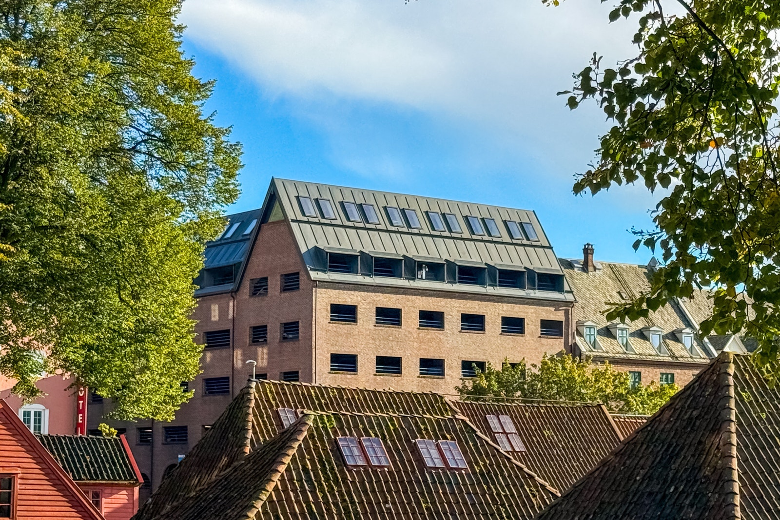 Velkommen til Rosenkrantzgate 12 - rett ved Bryggen i Bergen Galleribilde