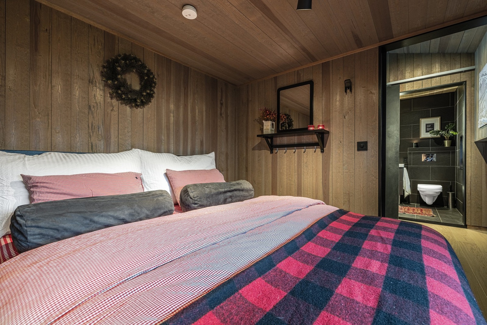 Plan 2 består av trapperom, soverom og bad. Galleribilde