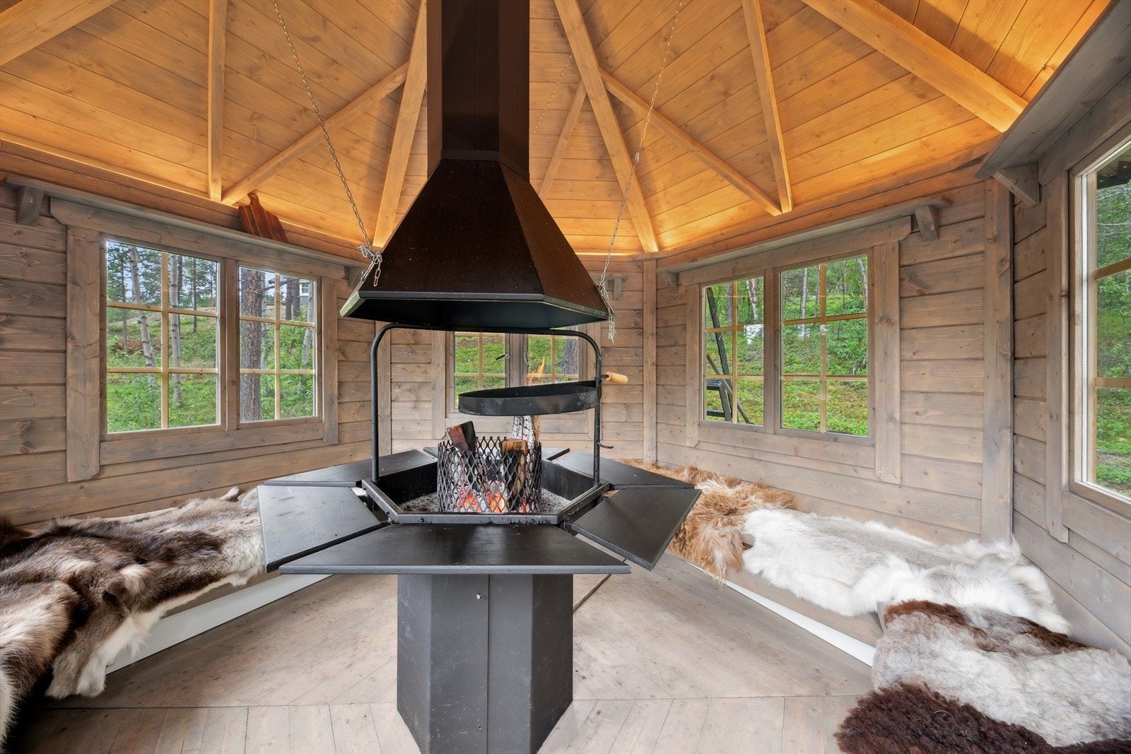 Her kan du nyte sosiale sammenkomster og koselige kvelder året rundt, uansett vær. Galleribilde