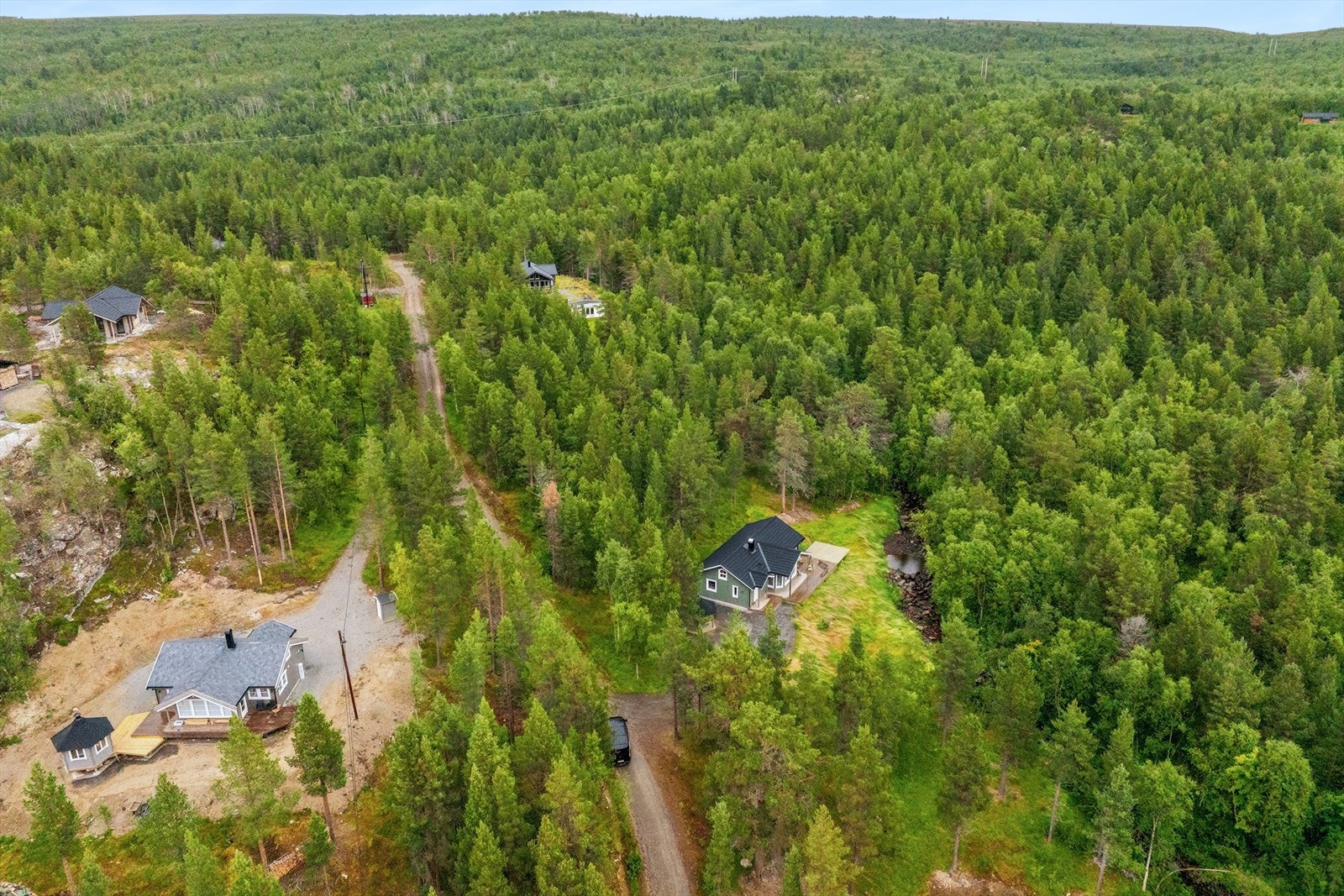 Bollo byr på vakker natur og rike friluftsmuligheter året rundt.
Om sommeren kan du nyte flotte turstier og fiske i nærliggende vann. Vinterstid blir området et vinterparadis med ca. 35 km skiløyper og snøscooterløype rett gjennom hyttefeltet. Galleribilde