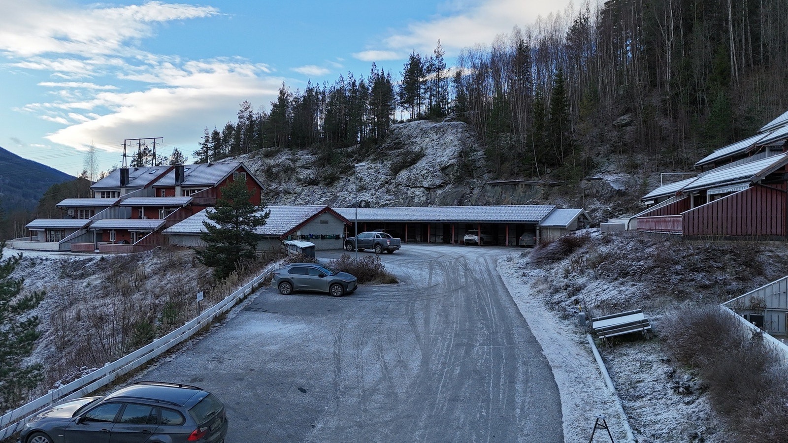 Felles parkeringsplass. Galleribilde