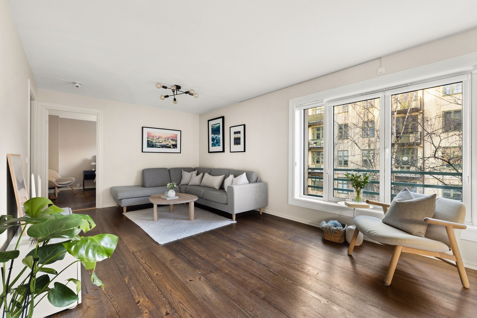 Med en stor stue er det god plass for flere sosiale soner. Galleribilde