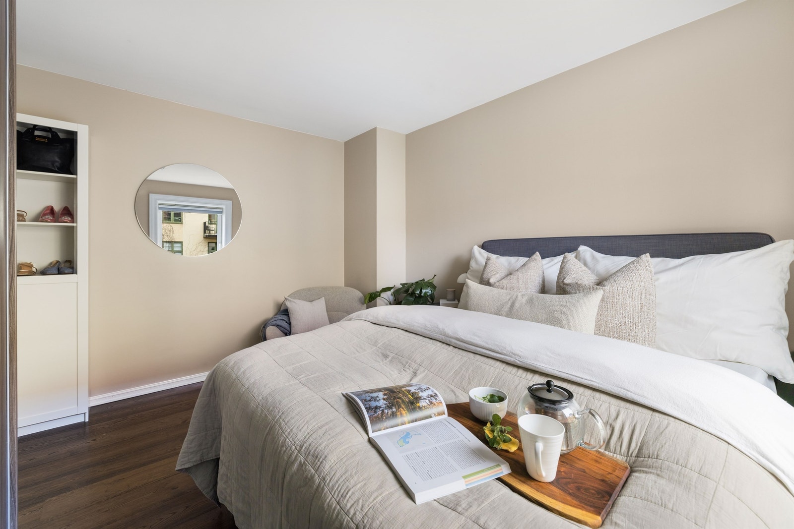 Soverommet er malt i en lun og behagelig farge. Galleribilde