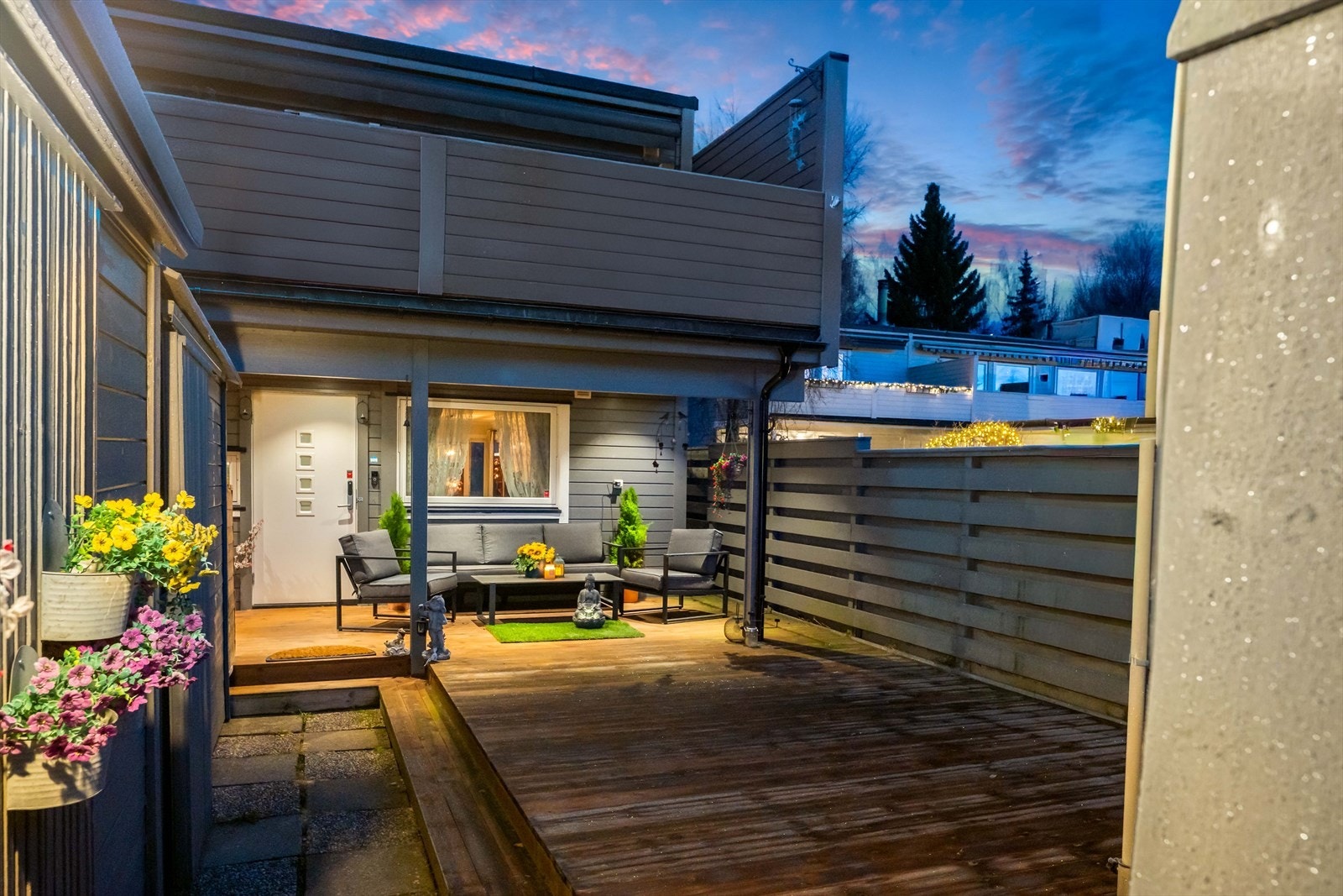 Stilrent uterom med god plass til både avslapning og beplantning. Galleribilde