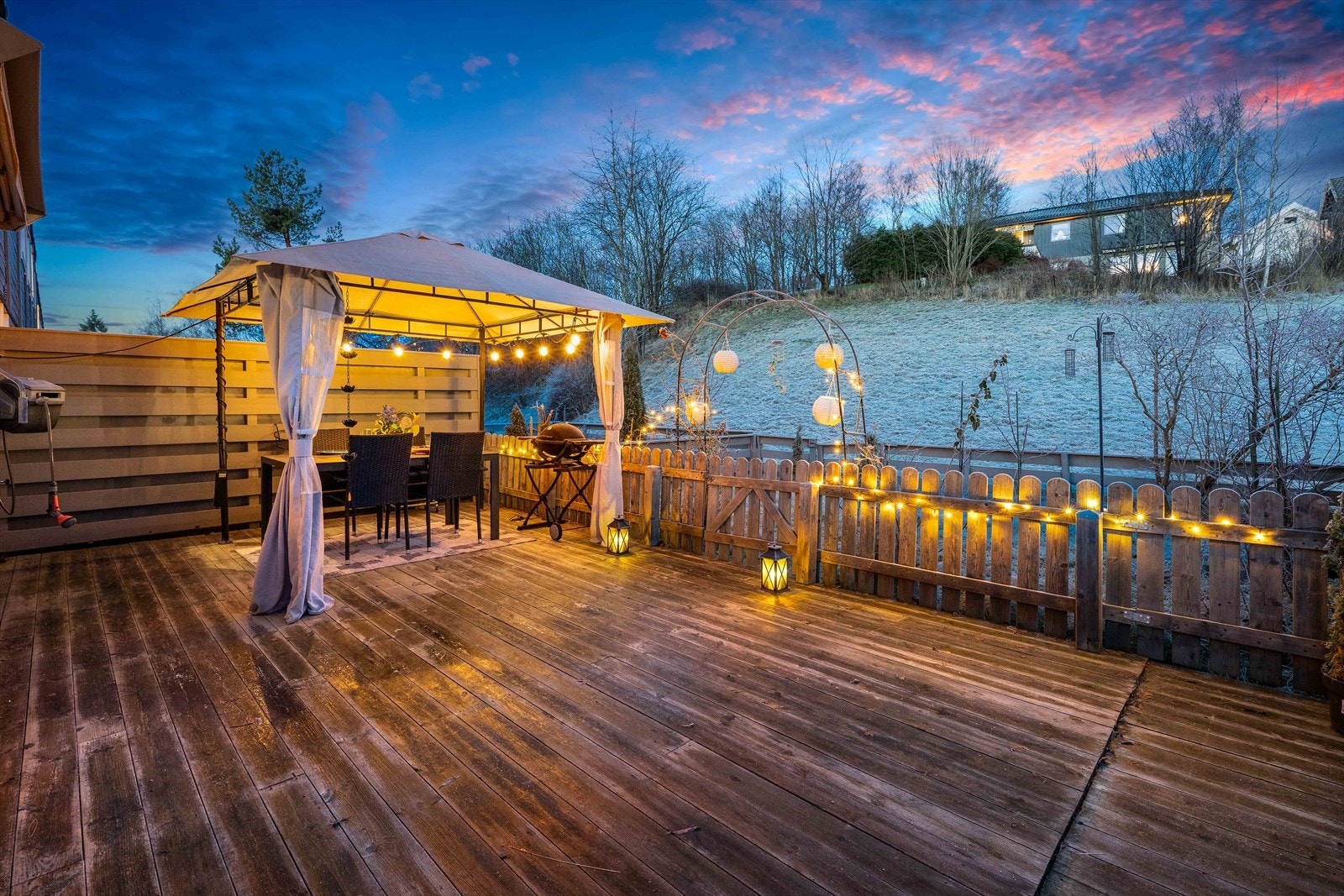 Stor terrasse med lite innsyn og god beliggenhet. Galleribilde