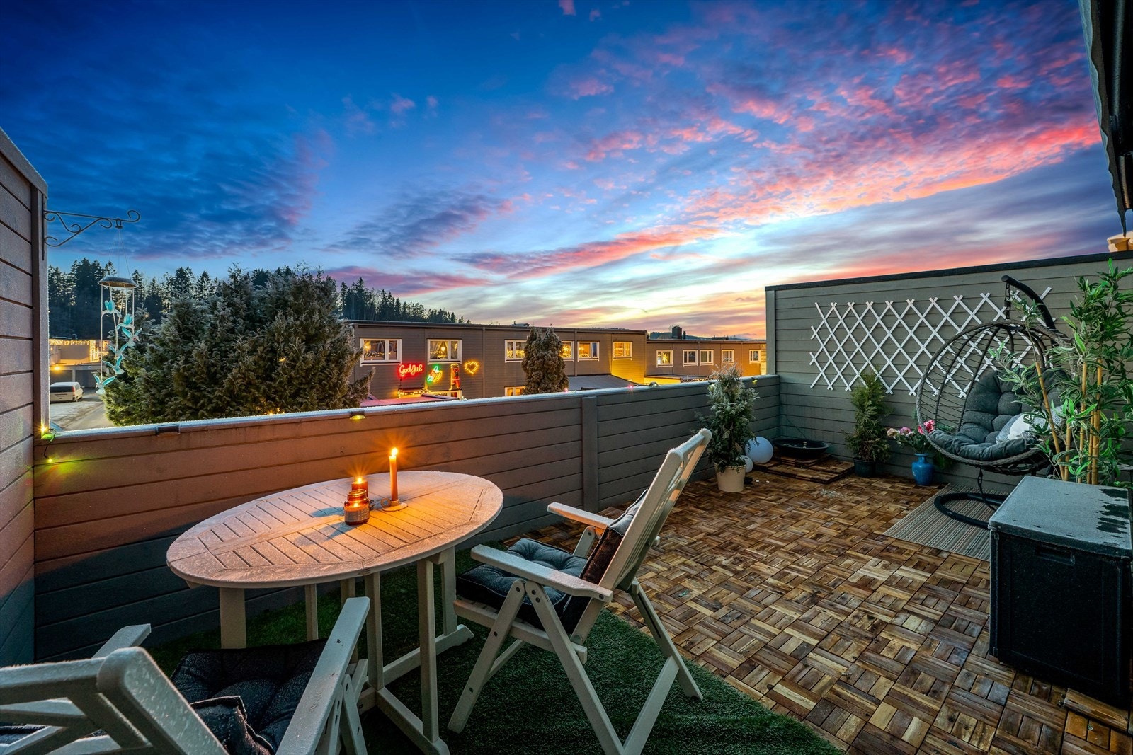 DNB Eiendom v/ Henriette (97789856) har gleden av å preseere dette familievennlige enderekkehuset! Galleribilde