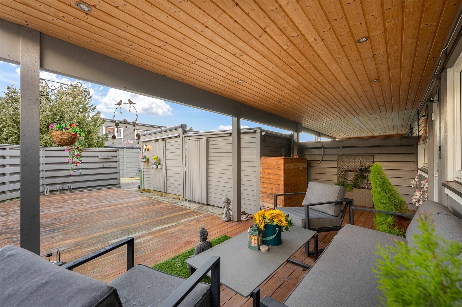 Overbygd terrasse med lun atmosfære - egnet for bruk store deler av året. Galleribilde