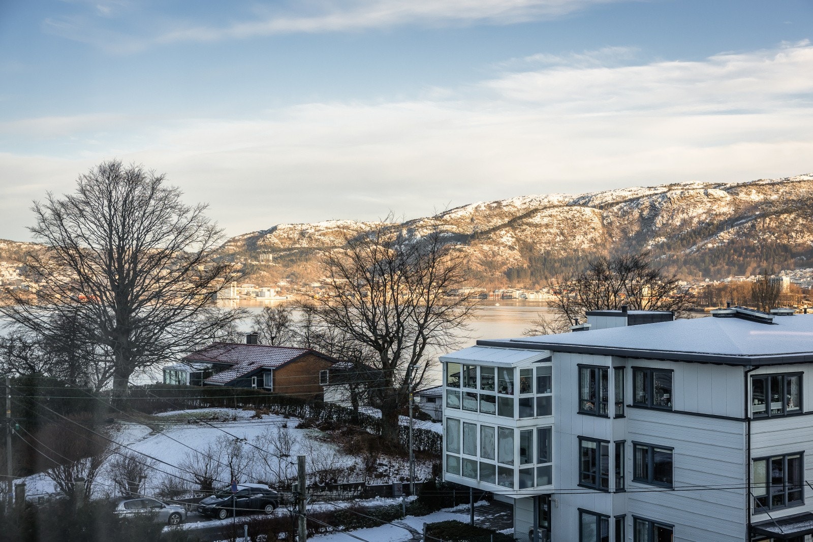 - Bussholdeplass "Holen" ligger kun ca. 5 minutters gange unna som enkelt tar deg til bla sentrum og Haukeland sykehus - Galleribilde
