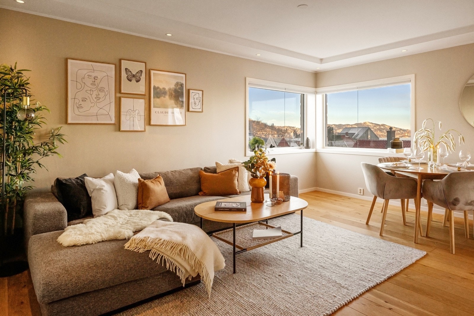 Lekker og innbydende 3-roms selveier med fantastisk utsikt! Galleribilde