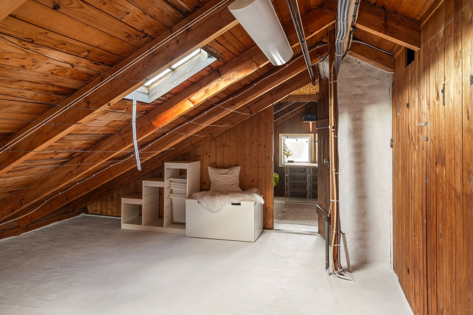 Stort og funksjonelt fellesrom perfekt for tørking av klær Galleribilde