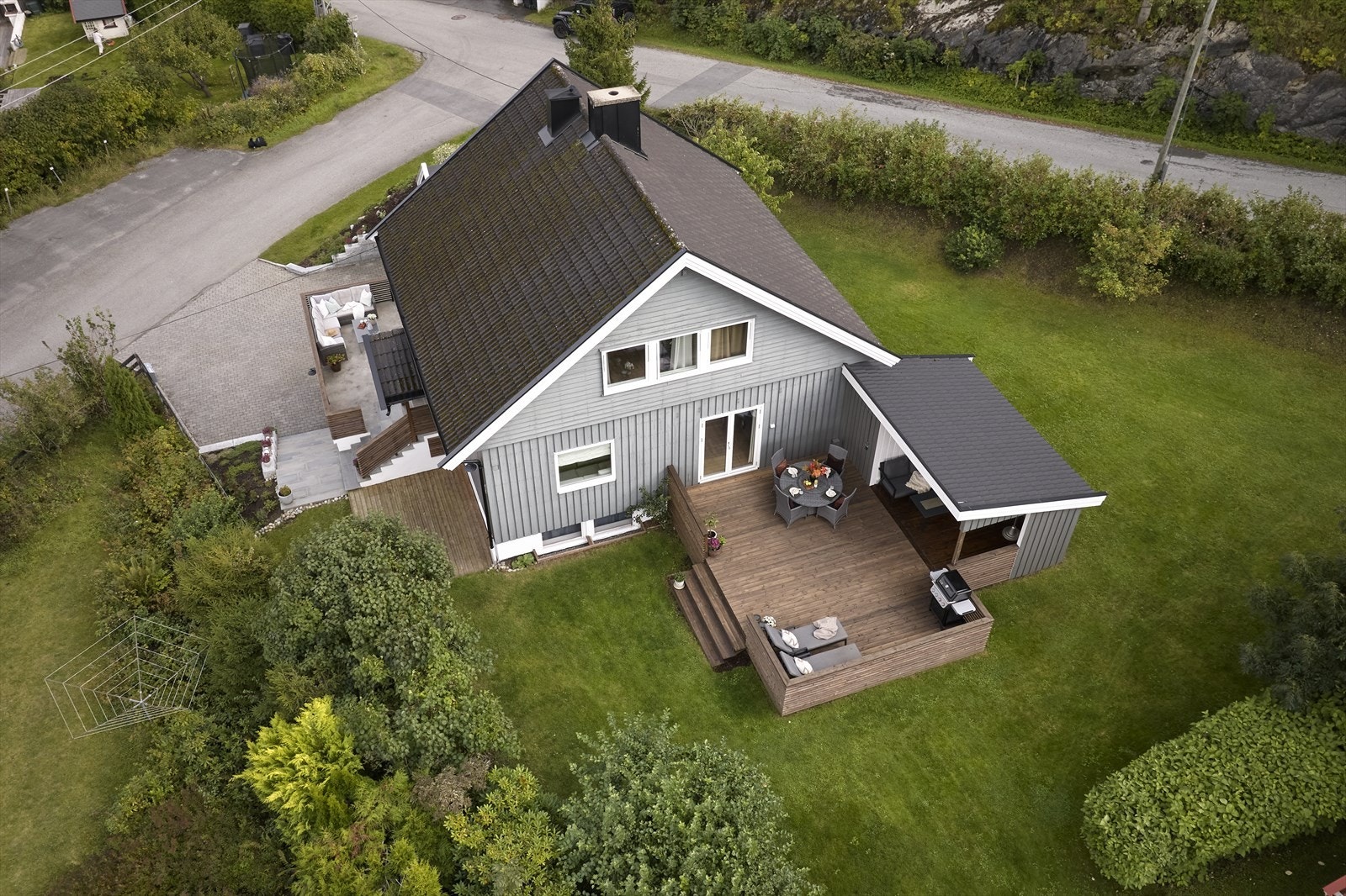 Ånnerudskogen 38 har en attraktiv beliggenhet med gangavstand til Asker sentrum, samtidig som området oppleves rolig og tilbaketrukket. Galleribilde